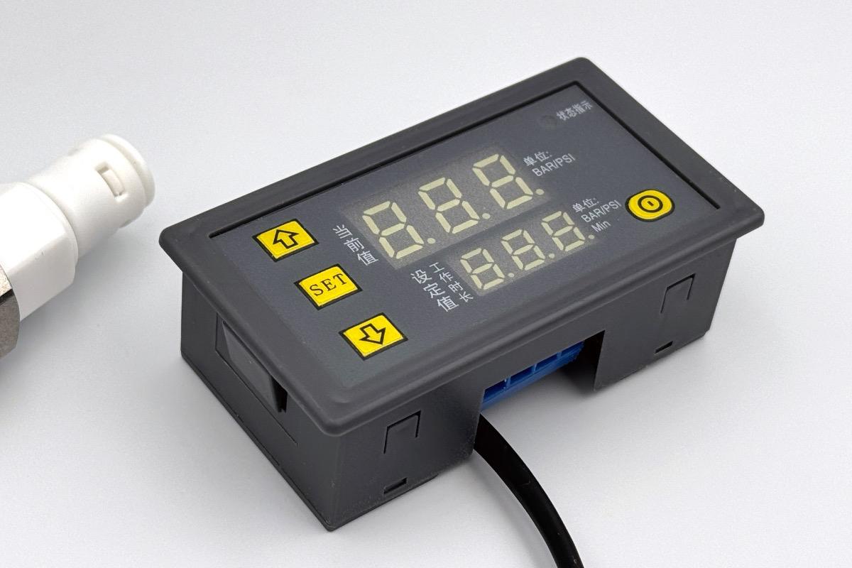 "Цифровой контроллер давления с реле, двухпороговый, с внешним датчиком" - вид 2