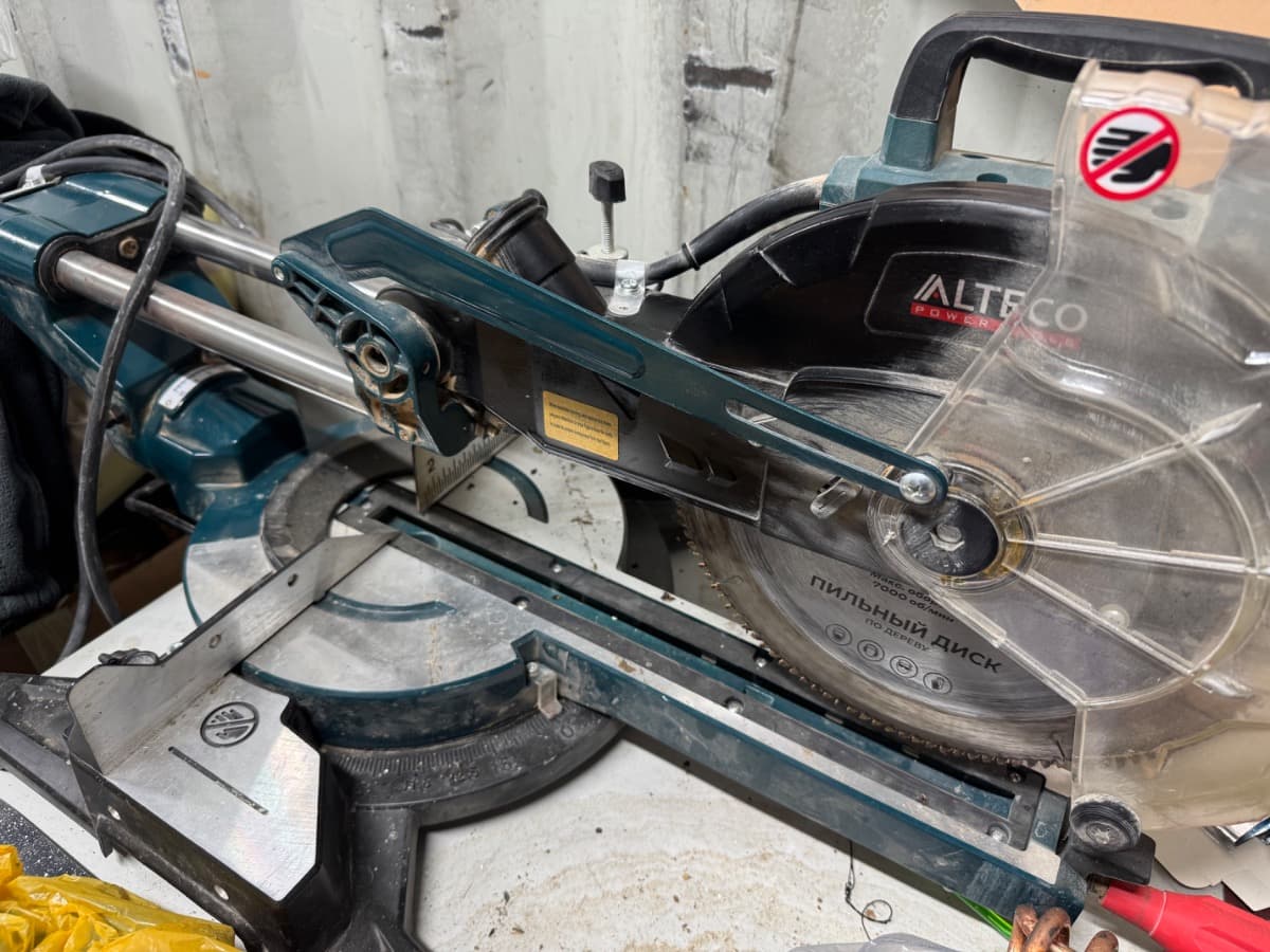 Торцовочная пила ALTECO MS 1900-255 L 1900 Вт
