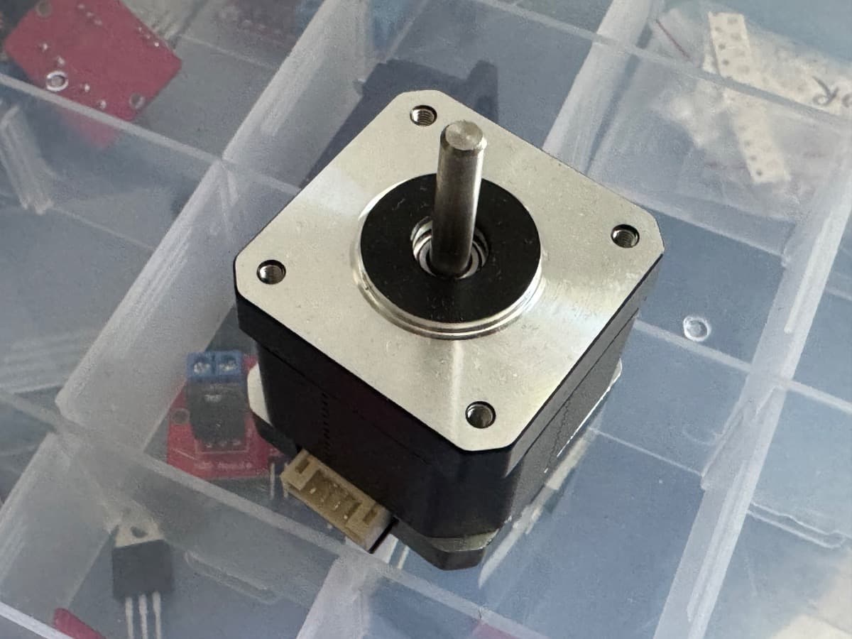 Шаговый двигатель NEMA 17 17H4401S
