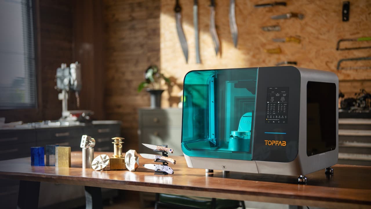 TOPFAB запустила TF500 – настольный 5-осевой CNC с автоматической сменой инструментов