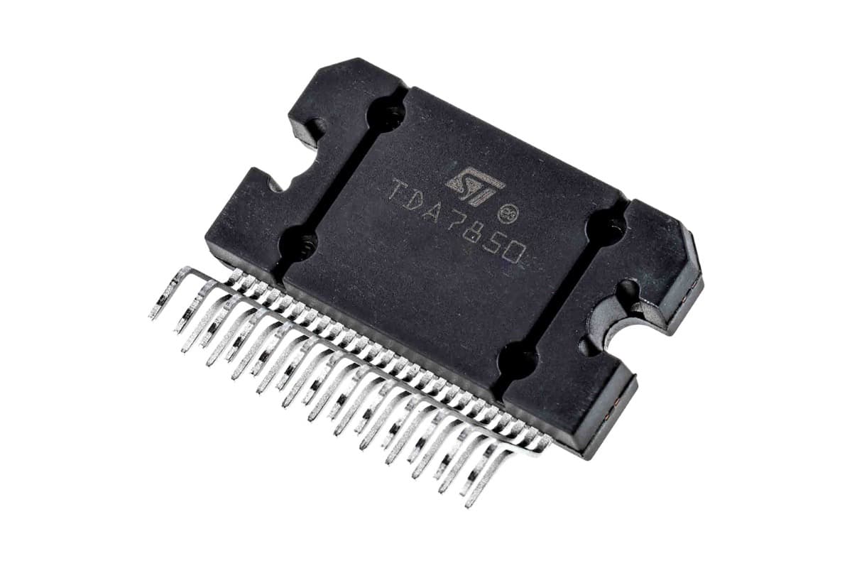 TDA7850 (усилитель низкой частоты) 4x52 Вт