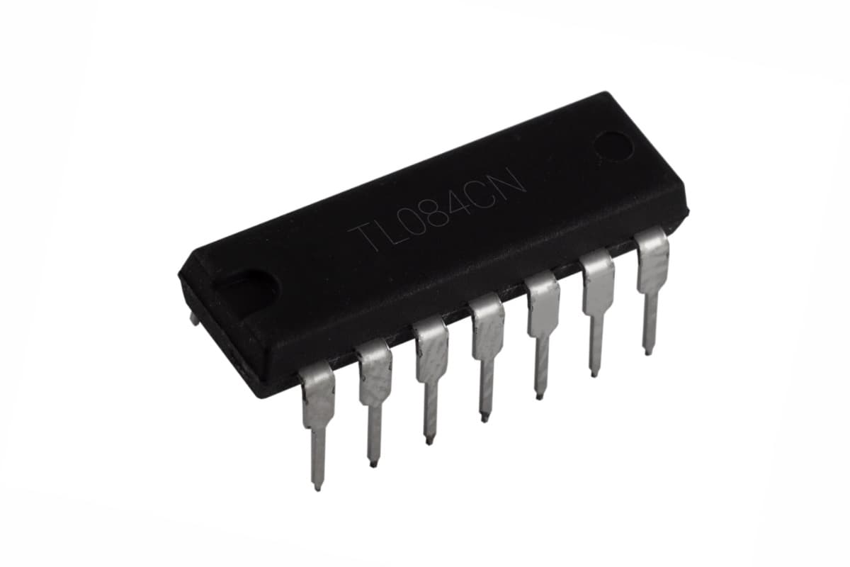 TL084CN (операционный усилитель), 4 канала, JFET-вход, DIP-14