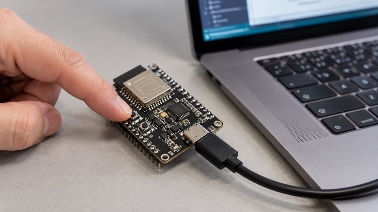 Прошивка платы ESP32-S3 через USB с использованием кнопки BOOT.