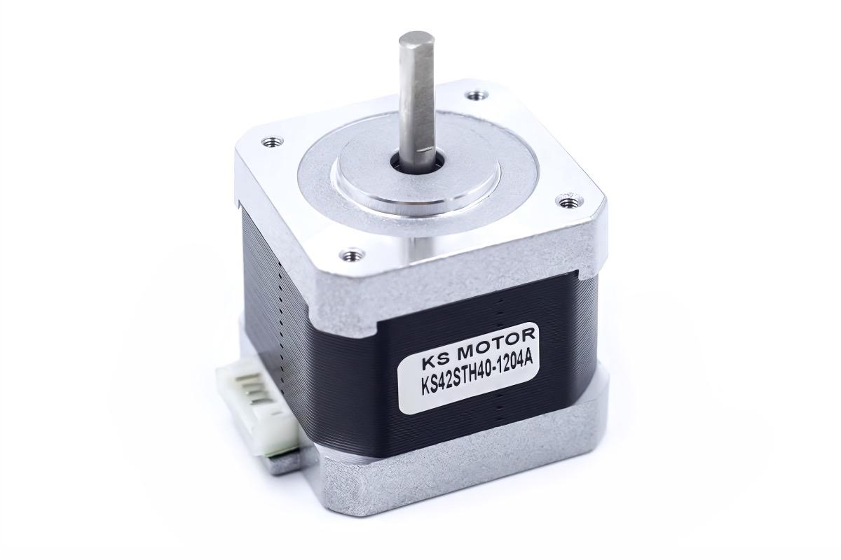 Шаговый двигатель NEMA 17 (42STH40-1204A)
